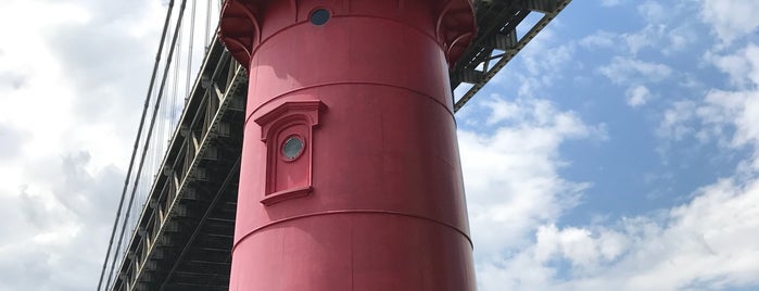 Little Red Lighthouse is one of สถานที่ที่ Nick ถูกใจ.