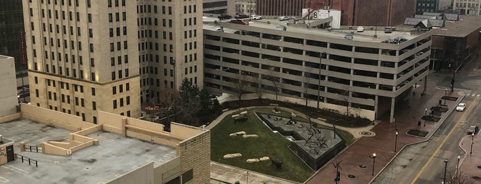 DoubleTree Parking Garage is one of Orte, die Brandi gefallen.