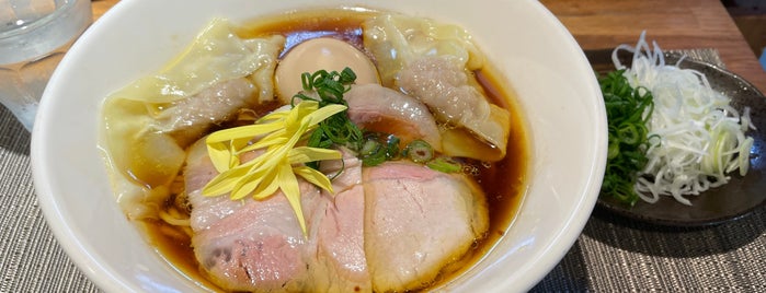 生粋 花のれん is one of つけ麺とかラーメンとか.