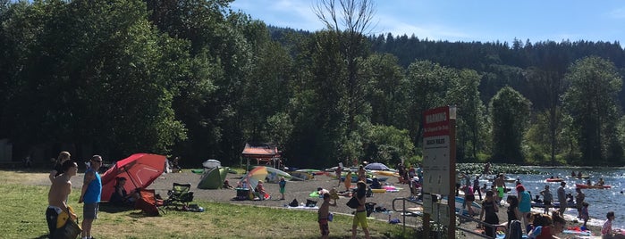 Issaquah Paddle Sports is one of Doug'un Beğendiği Mekanlar.