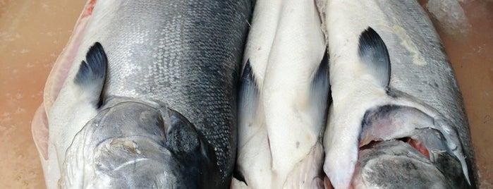 Gemini Fish Market is one of Locais curtidos por Doug.