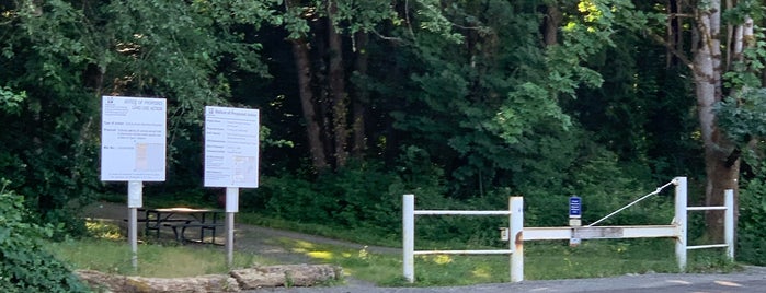 Cougar Mountain Wildland Park is one of Tempat yang Disukai Doug.