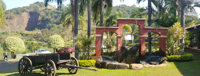 Hacienda Los Arcos is one of UN BUEN LUGAR PARA COMER....