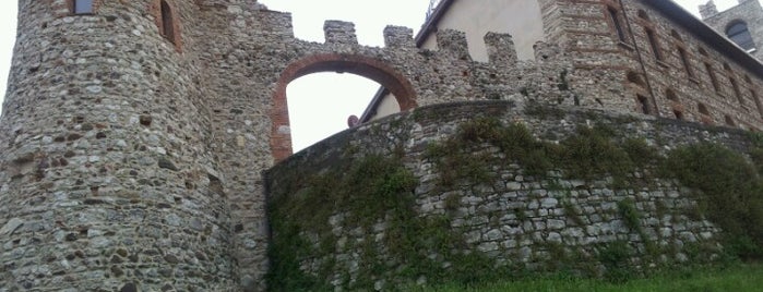 Castello di Desenzano is one of Locais curtidos por Maui.