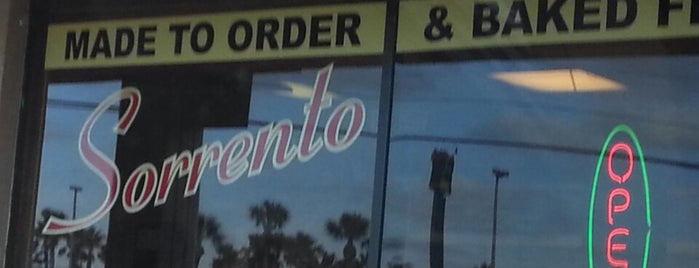 Sorrento Pastry Shop is one of สถานที่ที่บันทึกไว้ของ Kimmie.