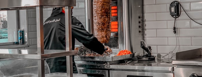 Shawarma Mashooq is one of Ahmed : понравившиеся места.