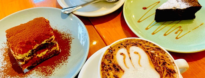 COFFEE TALK is one of Lugares guardados de fuji.