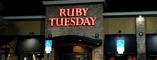 Ruby Tuesday is one of Tempat yang Disukai Tony.