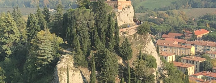 Torre dell'Orologio is one of Lugares favoritos de Shaun.
