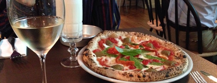 Dry - Cocktails & Pizza is one of Italia.