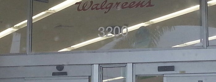 Walgreens is one of Locais curtidos por Jonathan.