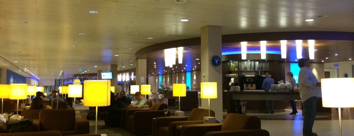 KLM Crown Lounge (Non-Schengen) is one of Tempat yang Disukai Shamus.