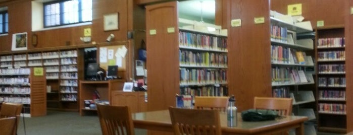 Roselle Public Library is one of alさんのお気に入りスポット.