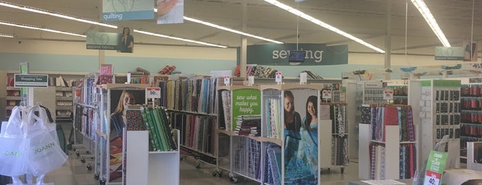 JOANN Fabrics and Crafts is one of 手工.