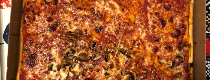 Chrone's Pizza is one of Lieux qui ont plu à Brooks.