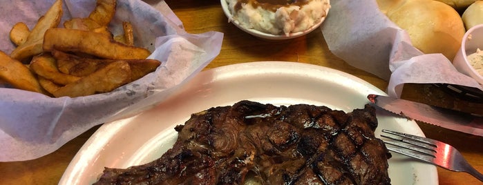 Texas Roadhouse is one of Nathanさんのお気に入りスポット.
