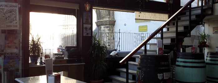 La Estraza is one of Tapeo en Sevilla.