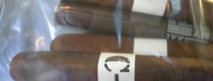 Signature Cigars is one of La Palina Retailers.