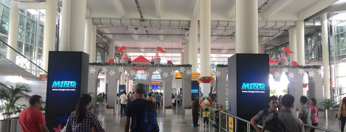 Kualanamu International Airport (KNO) is one of สถานที่ที่ Daulat ถูกใจ.