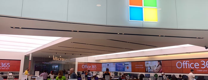 Microsoft Store is one of Orte, die Tarryn gefallen.