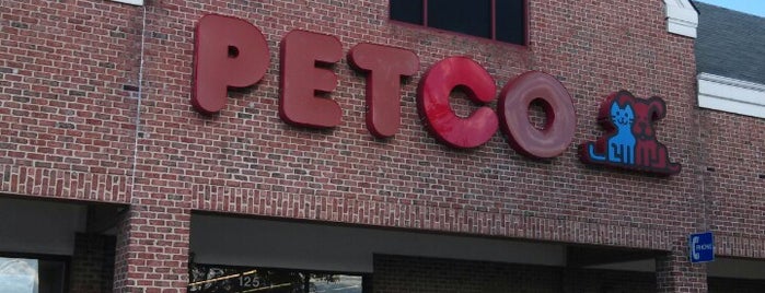 Petco is one of Monicaさんのお気に入りスポット.