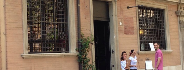 Casa Minghetti is one of Posti che sono piaciuti a Paride.