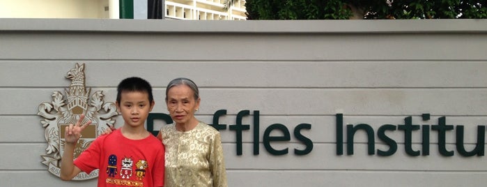 Raffles Institution Shaw Foundation Hall is one of Favorite Food.
