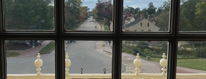 Williamsburg Capitol Building is one of Locais salvos de Kimmie.