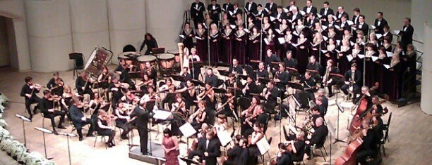 Tchaikovsky Concert Hall is one of Locais salvos de Maria.