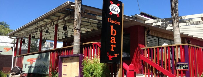 Abracadabra Cafe & Bar is one of Locais curtidos por Sergio.