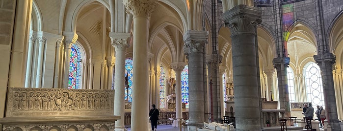 Basilica of Saint Denis is one of Histoire de Paris.