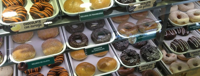 Krispy Kreme is one of Ma. Fer'in Beğendiği Mekanlar.