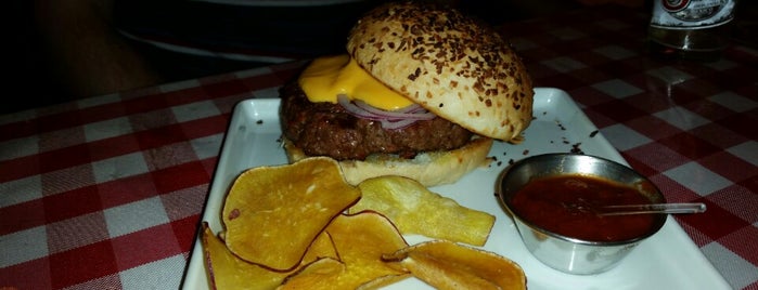 Cadillac Burger is one of Tatianaさんのお気に入りスポット.