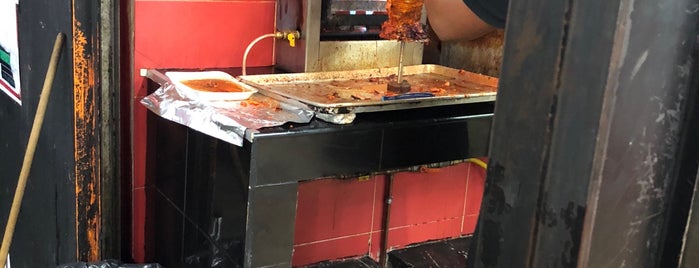 Taqueria Los Compadres Atizapán is one of Posti che sono piaciuti a Jen.