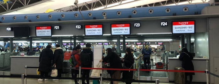 Eastar Jet Check-in counter (Row H) is one of 関西国際空港 第1ターミナルその1.