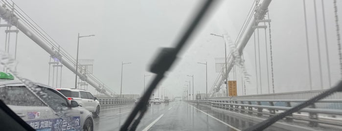 Gwangan Bridge is one of South Korea 🇰🇷.