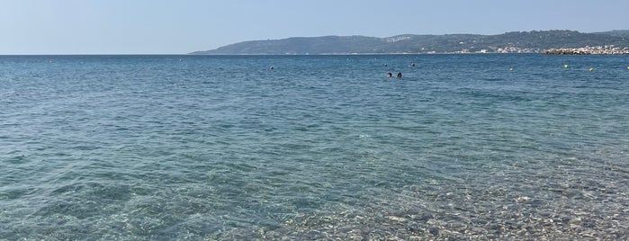 Agia Fotini Beach is one of Ozgur'un Kaydettiği Mekanlar.