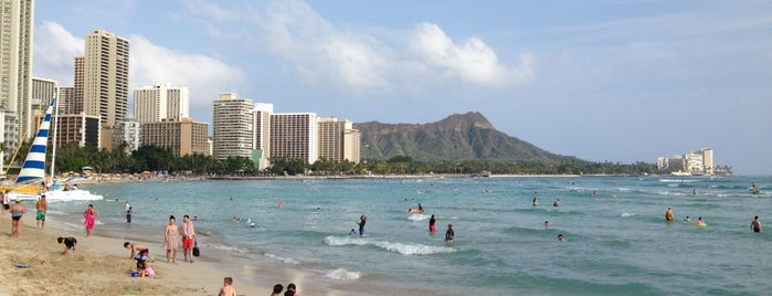 Waikīkī Beach is one of Best Beaches in Oahu Hawaii.