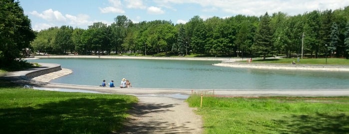 Lac aux Castors / Beaver Lake is one of Montréal PQ.