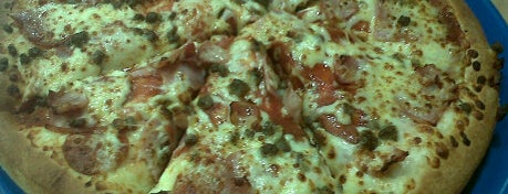 Domino's Pizza is one of Cenar o Comer.