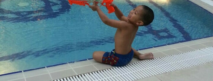 Holiday Vila swimming pool is one of Karol : понравившиеся места.