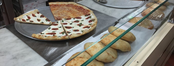 Napoli Pizza is one of Jessica'nın Beğendiği Mekanlar.