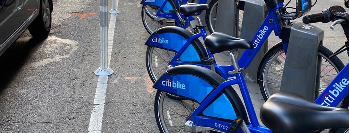 Citi Bike Station is one of Orte, die Albert gefallen.