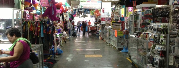 Mercado Roberto Huembes is one of สถานที่ที่ Ron ถูกใจ.