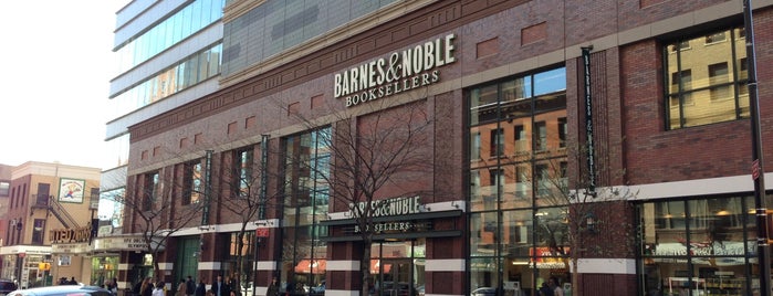 Barnes & Noble is one of Orte, die Mark gefallen.