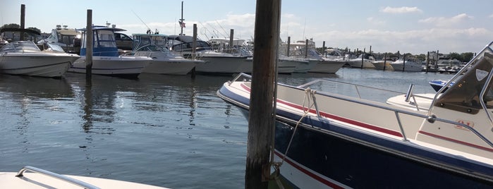 Blue Water Yacht Club is one of Long island.