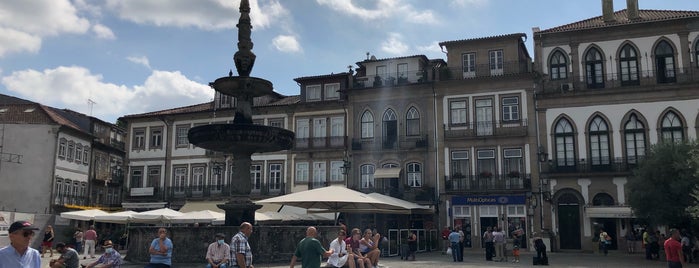 Largo de Camoes is one of Passear a pé.