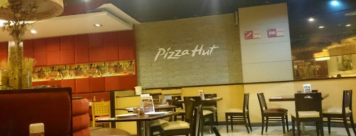 Pizza Hut @ Mantri Mall is one of Favorite Food.