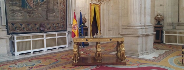 Королевский дворец в Мадриде is one of David : понравившиеся места.