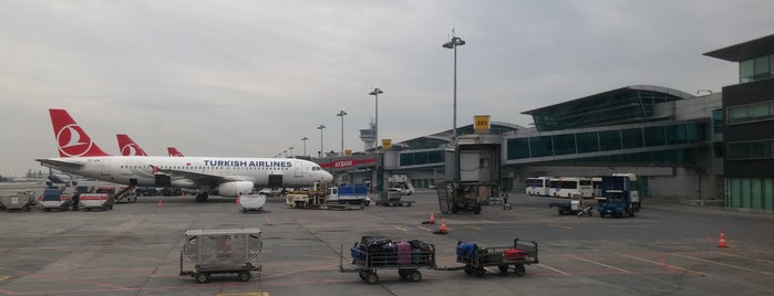 Flughafen Istanbul-Atatürk (ISL) is one of Orte, die David gefallen.